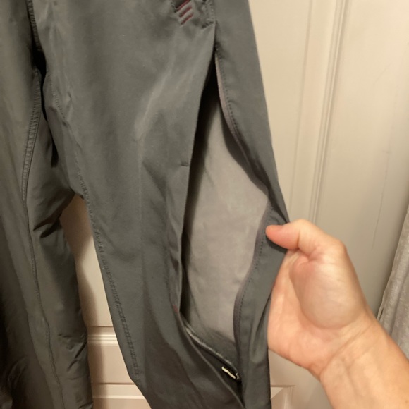 Lululemon mens Water and wind resistant pant with side zippers - Picture 7 of 7